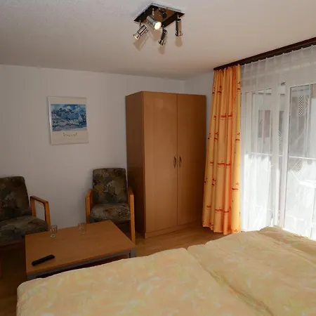 Ferienhaus Juliana ツェルマット
